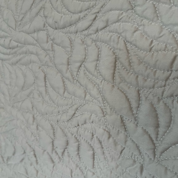 West Elm | Floral Silky Tencel Quilt | Frost Gray | Full/Queen - Picture 3 of 4